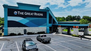 Property entrance - The Great Rivers, an Ascend Collection Hotel (Alton)