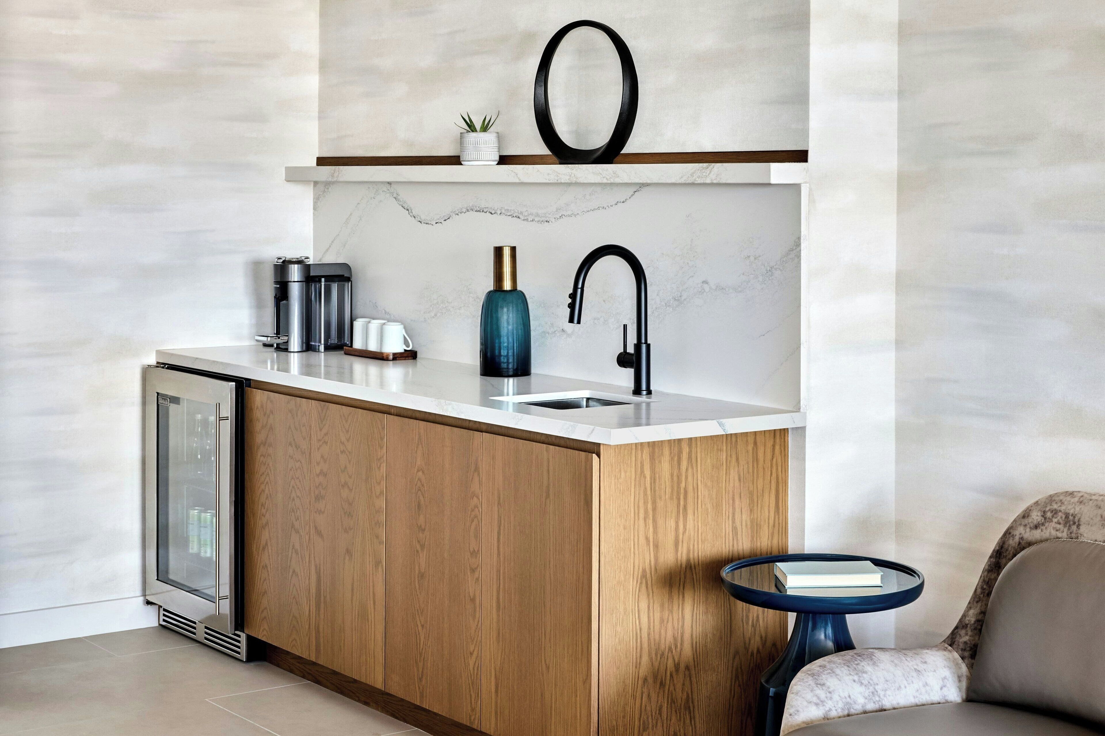 luxury suite, 1 king bed with sofa bed, non smoking | bar (on property)