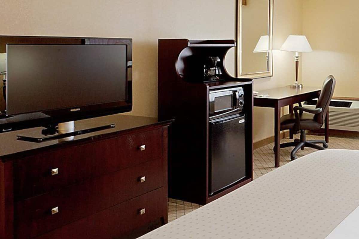 1 bedroom, in-room safe, desk, laptop workspace