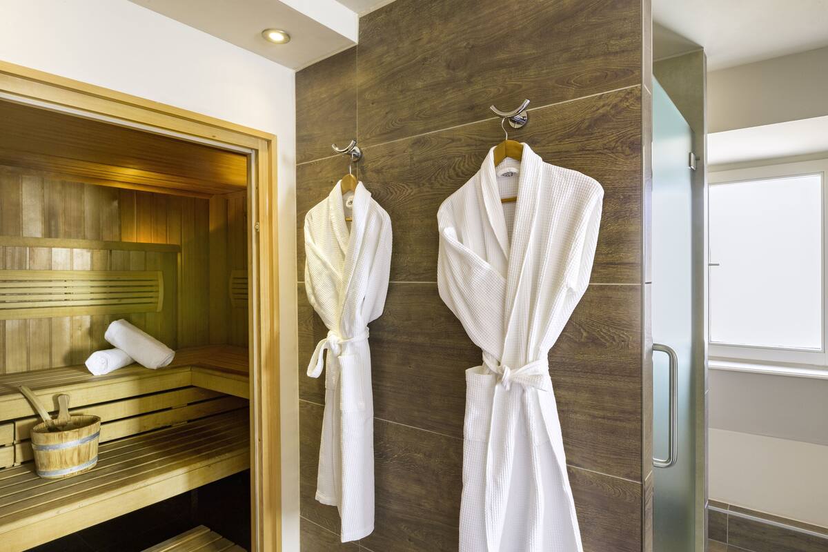 couples treatment room(s), massages