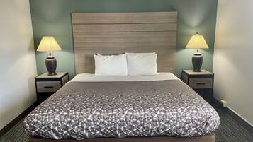Suite estudio, 1 cama King size, para no fumadores, hidromasaje | Escritorio, espacio para trabajar con laptop y cortinas blackout