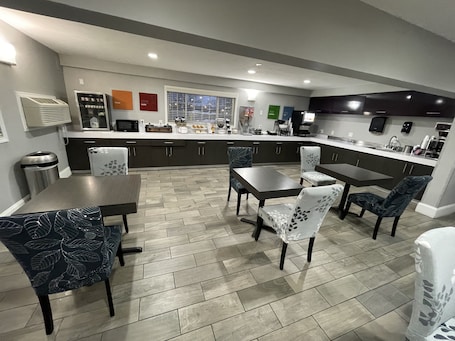 Free daily buffet breakfast. Countryside Inn & Suites