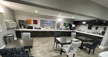 Countryside Inn & Suites