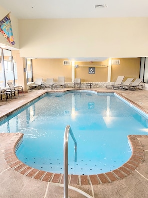 Indoor pool, sun loungers