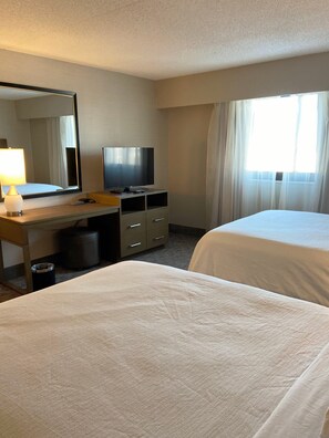 1 bedroom, in-room safe, desk, laptop workspace - Embassy Suites by Hilton Chicago Schaumburg Woodfield (Schaumburg)