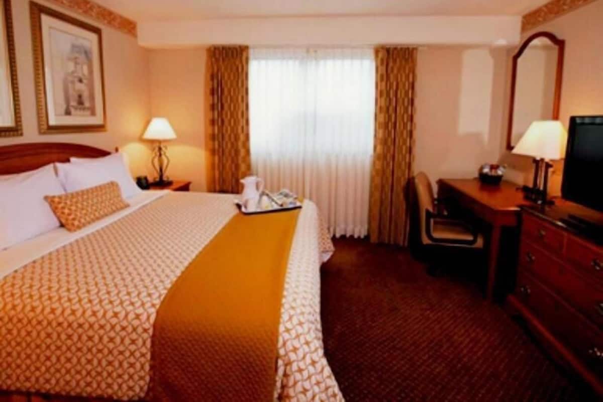 1 bedroom, in-room safe, desk, laptop workspace
