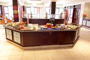 Daily English breakfast (BWP 240 per person)