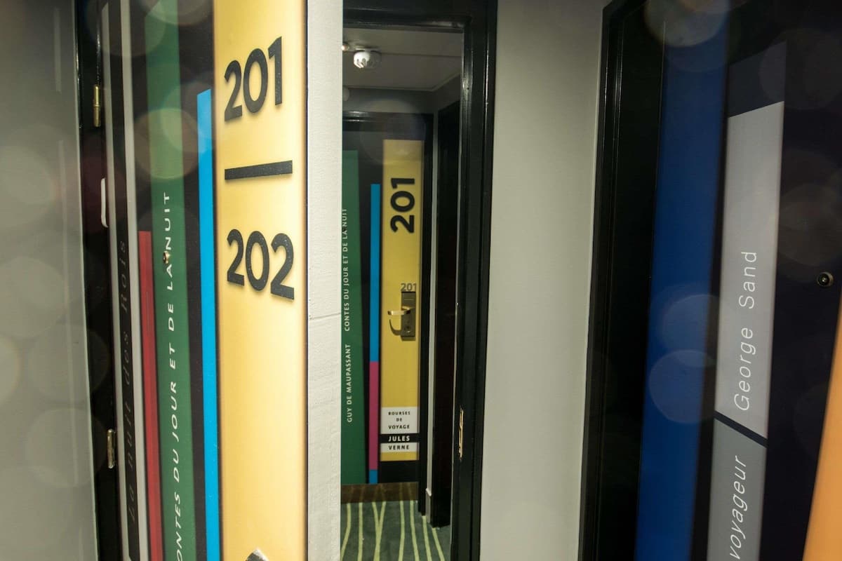 Familien-Suite, 2 Doppelbetten (Standard) | Zimmersafe, Schreibtisch, Verdunkelungsvorhänge, schallisolierte Zimmer