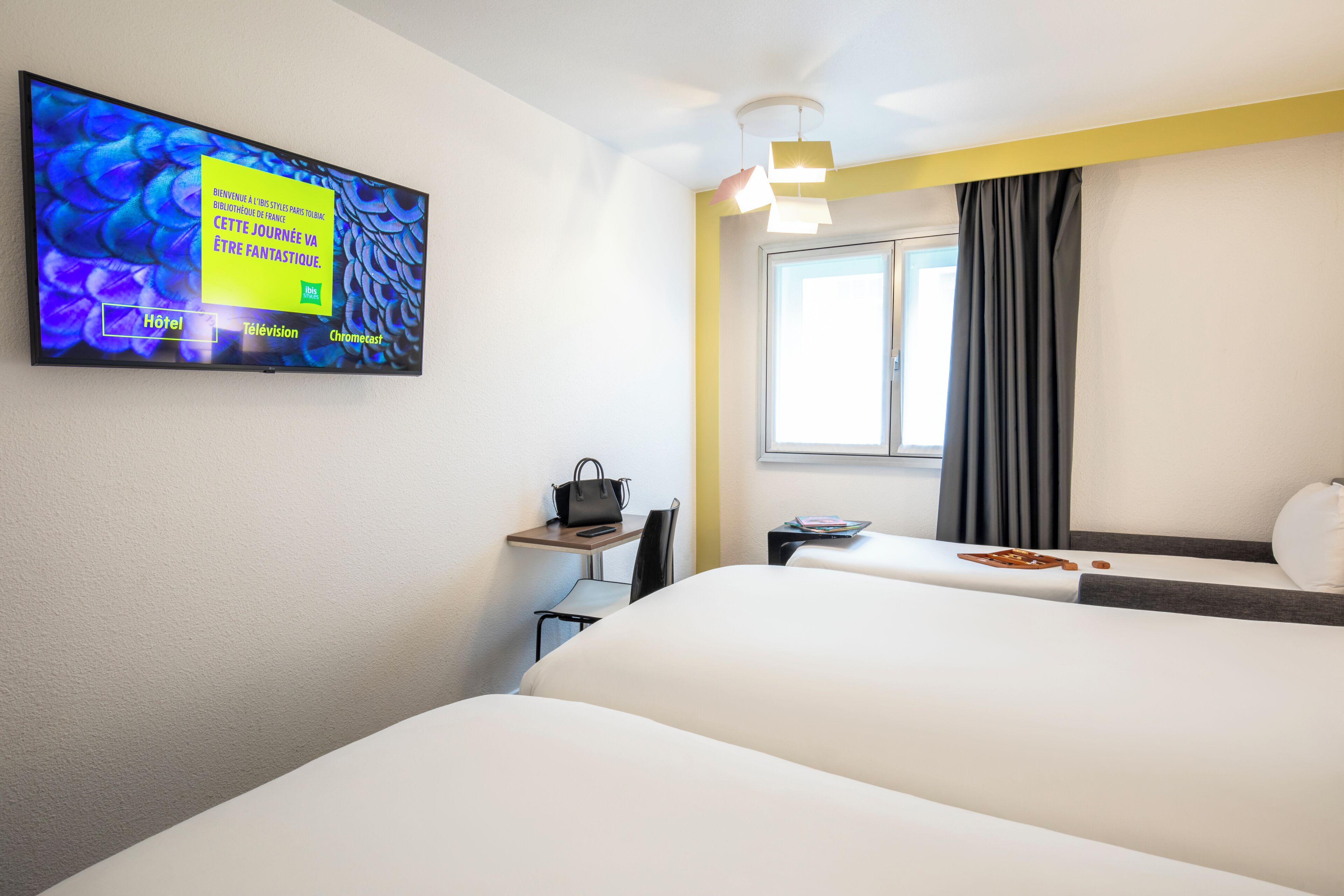 Chambre Standard avec lits jumeaux, Plusieurs lits | Coffre-fort, bureau, espace de travail pour ordinateurs portables