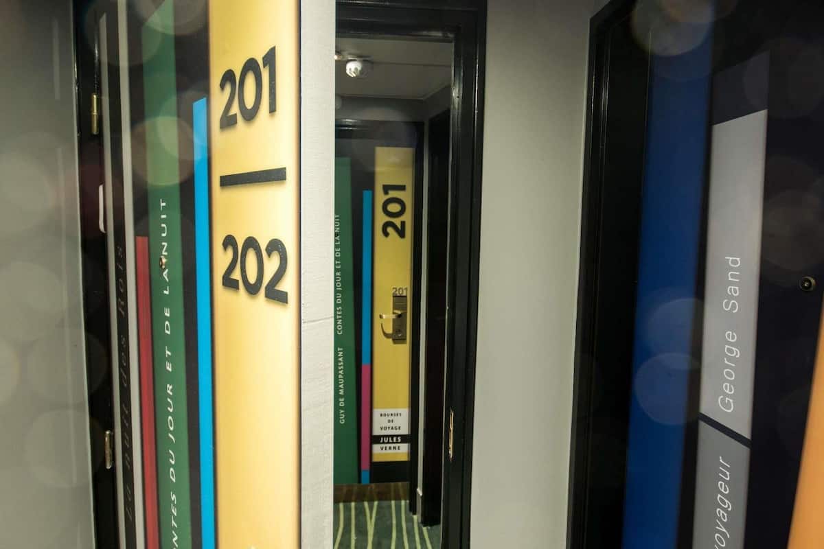 Family Suite, 2 Katil Kelamin (Double) (Standard) | Peti besi dalam bilik, meja, langsir/tirai gelap terus, kalis bunyi