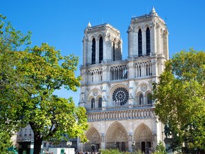 A historic cathedral with twin towers, large rose window, and Gothic architecture. - ibis Styles Paris Tolbiac Bibliotheque (Paris)