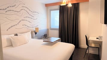 Standard Room, 1 Double Bed | In-room safe, desk, blackout drapes, soundproofing