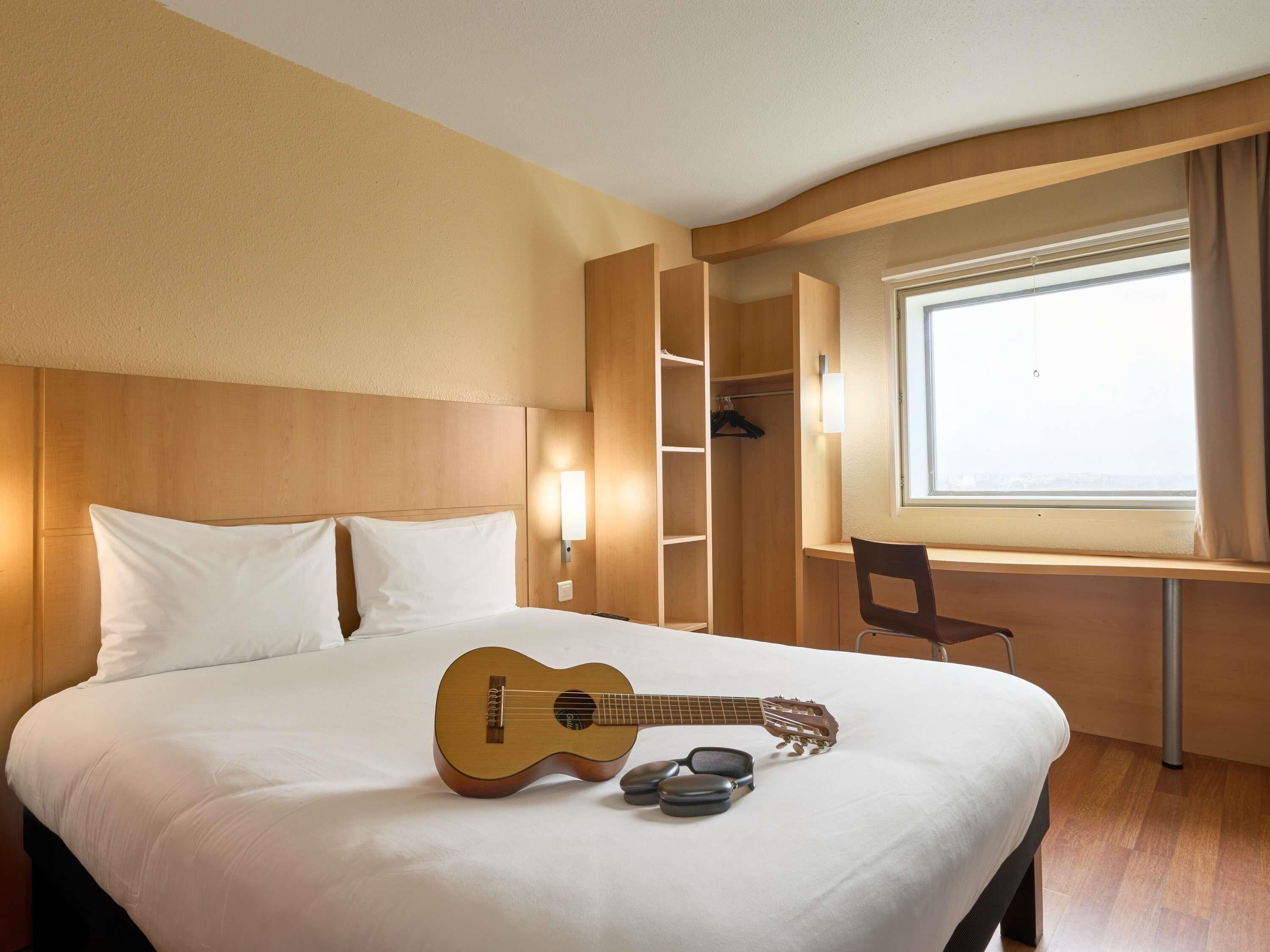 In-room safe, desk, soundproofing, iron/ironing board