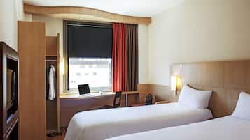 Habitació estàndard, 2 llits individuals | Caixa forta a l'habitació, escriptori i habitacions insonoritzades