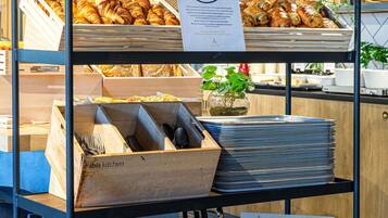 Tägliches Frühstücksbuffet gegen Gebühr