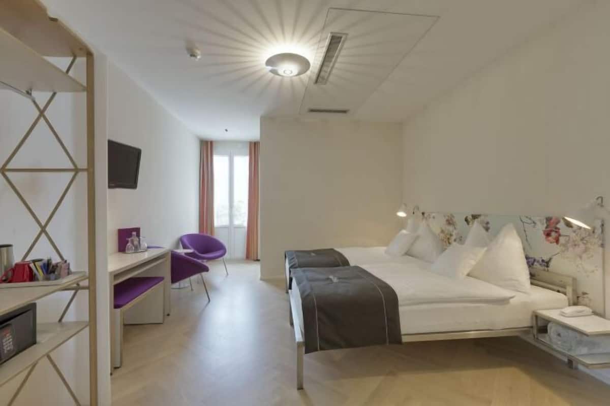 Premium bedding, minibar, in-room safe, desk