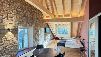 デラックス スタジオ | 高級寝具、ミニバー、セーフティボックス (室内)、デスク