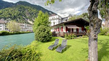 Riverhouse | Sengetøy av topp kvalitet, minibar, safe på rommet og skrivebord