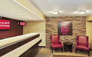 Lobby - Red Roof Inn Fairmont (Fairmont)