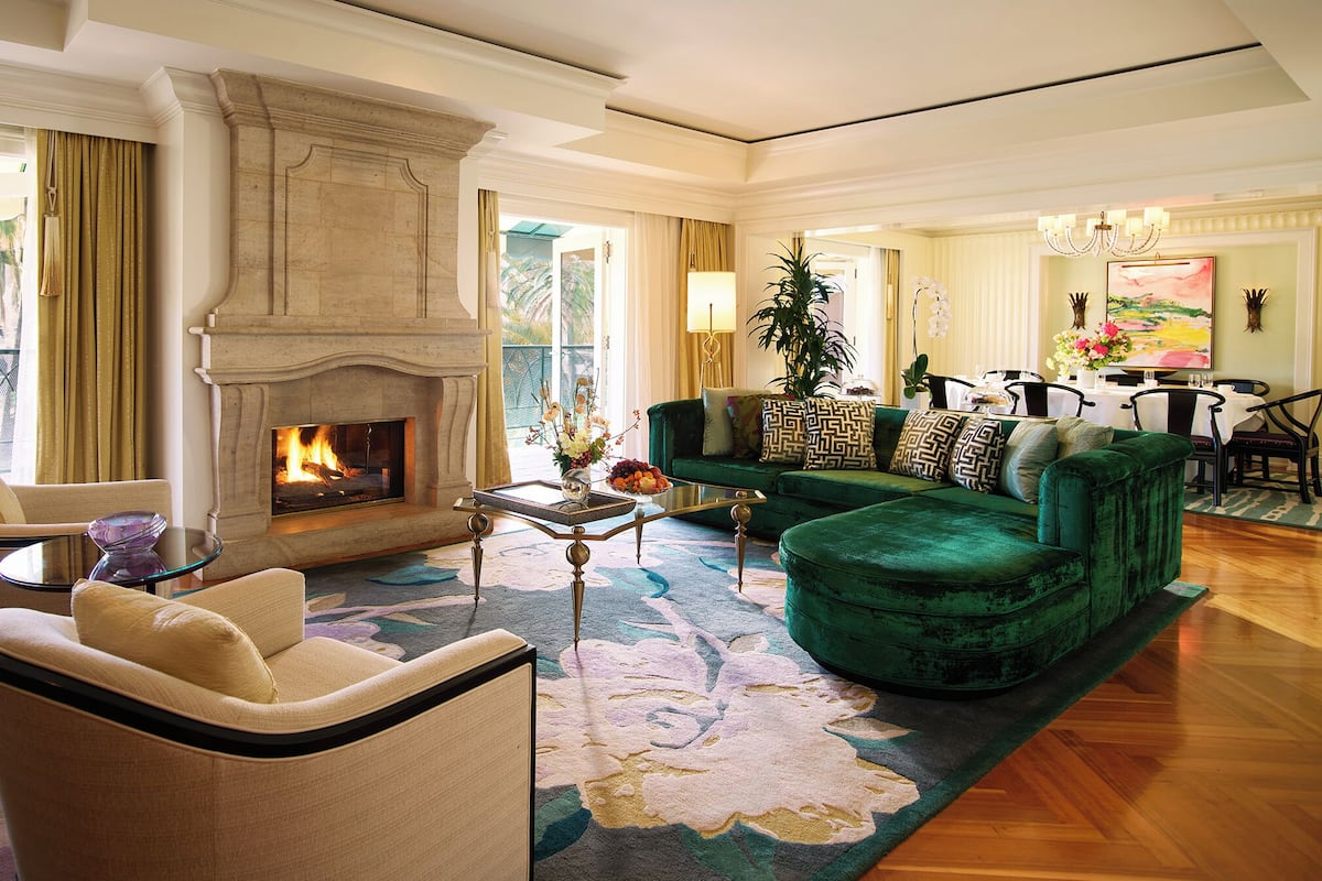 Presidential Suite | Living area | Plasma TV, video-game console, DVD player, pay movies