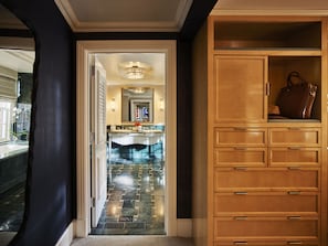 Bungalow 3 | Wardrobe