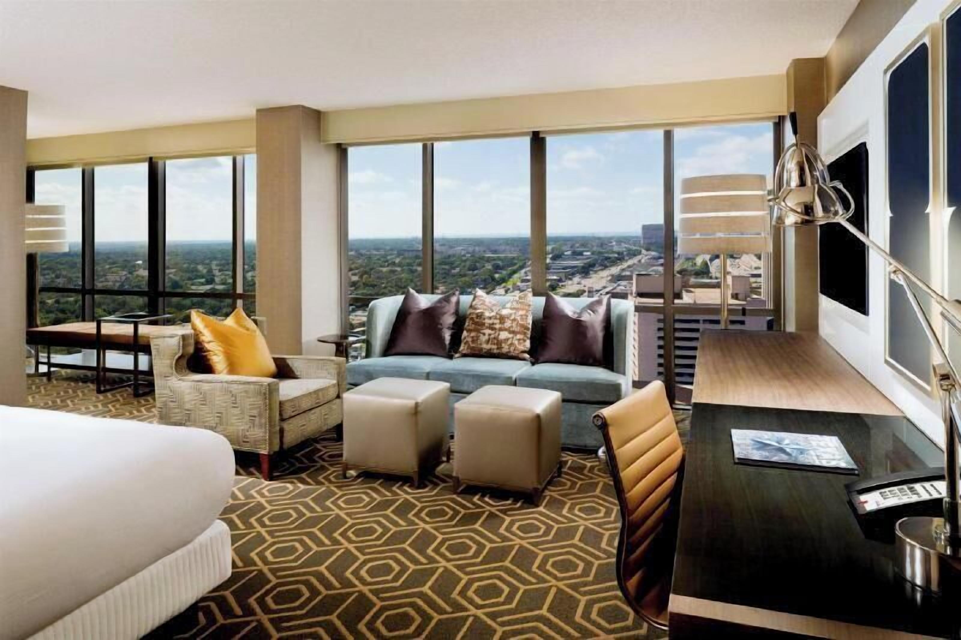 Down comforters, in-room safe, desk, blackout drapes
