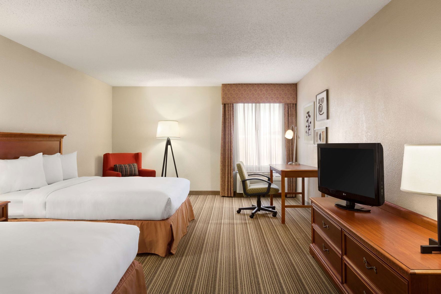 Soundproofing, iron/ironing board, free cribs/infant beds, free WiFi