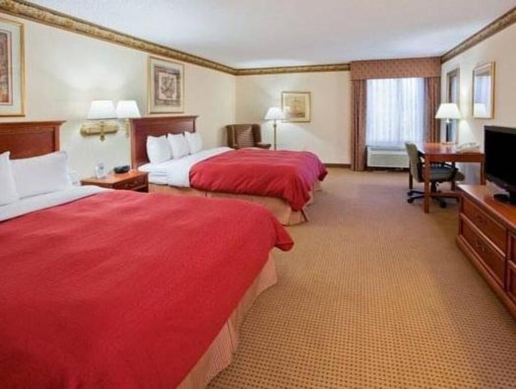 Soundproofing, iron/ironing board, free cribs/infant beds, free WiFi