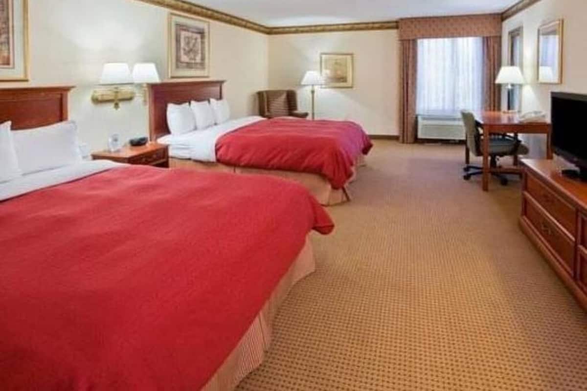 Soundproofing, iron/ironing board, free cribs/infant beds, free WiFi