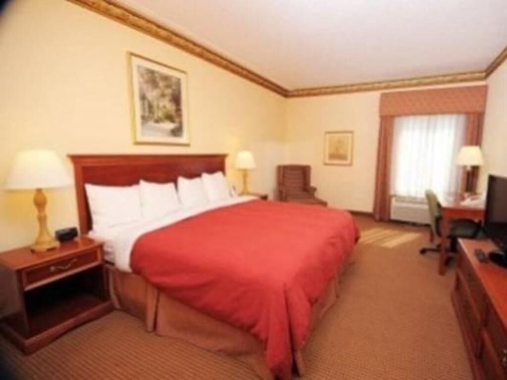 Soundproofing, iron/ironing board, free cribs/infant beds, free WiFi