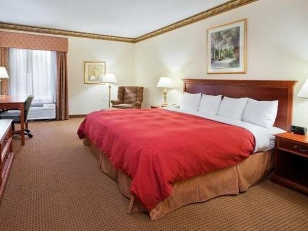 Soundproofing, iron/ironing board, free cribs/infant beds, free WiFi