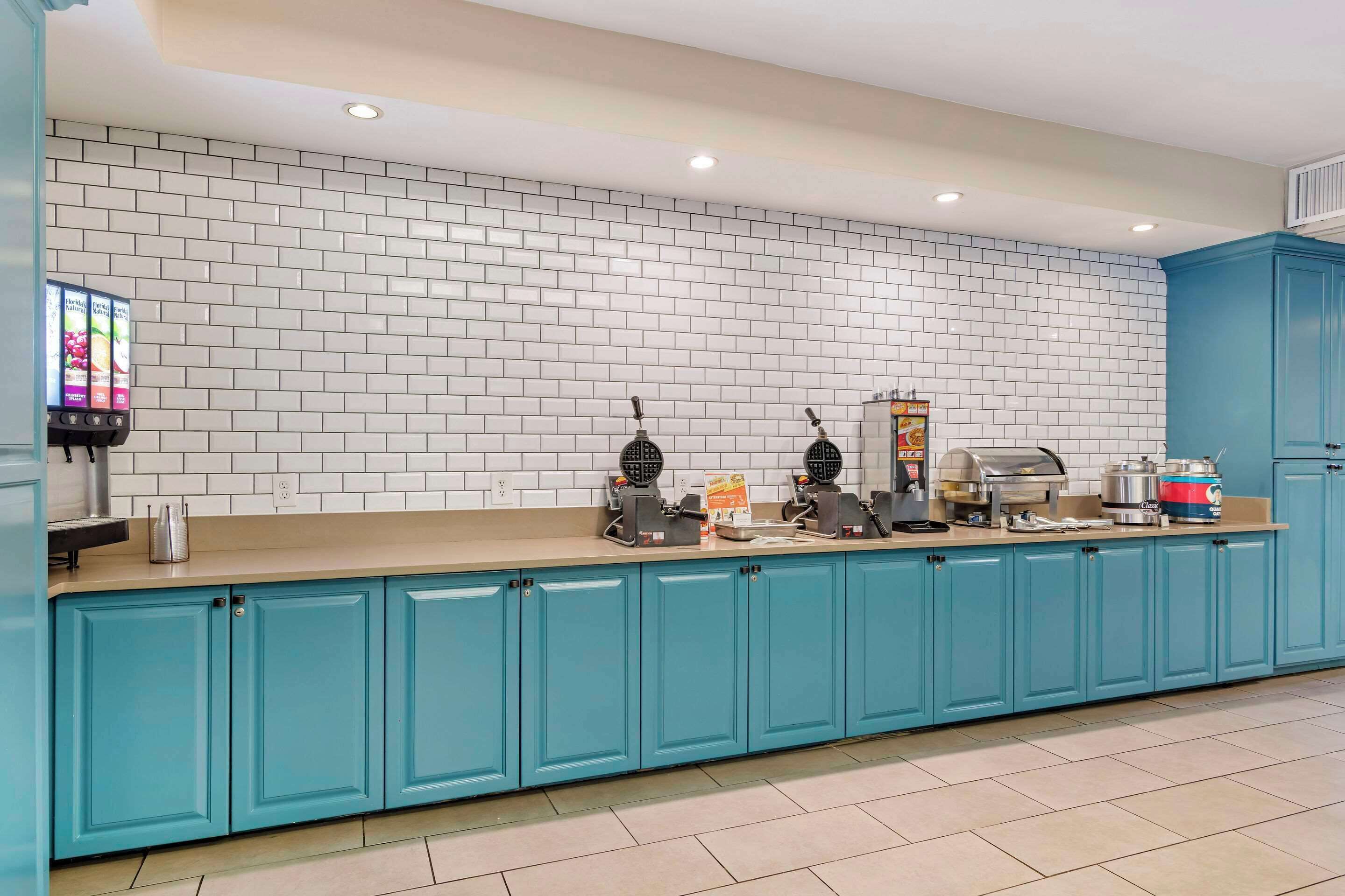 Photo - Country Inn & Suites by Radisson, Atlanta Galleria-Ballpark, GA