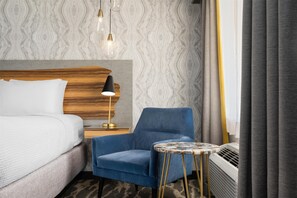 标准房, 1 张特大床, 无烟房, 冰箱和微波炉 | 办公桌、笔记本电脑工作区、遮光窗帘、熨斗/熨衣板