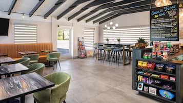 Sudah termasuk sarapan prasmanan setiap hari