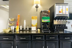 Desayuno autoservicio gratuito y diario