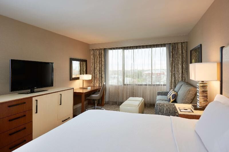 Premium bedding, in-room safe, blackout drapes, iron/ironing board