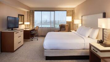 Ropa de cama de alta calidad y caja de seguridad en la habitación