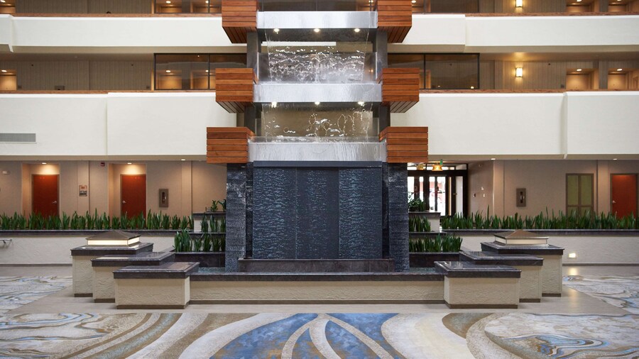 DoubleTree by Hilton Fresno Convention Center