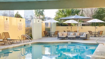 Outdoor pool, pool umbrellas, sun loungers