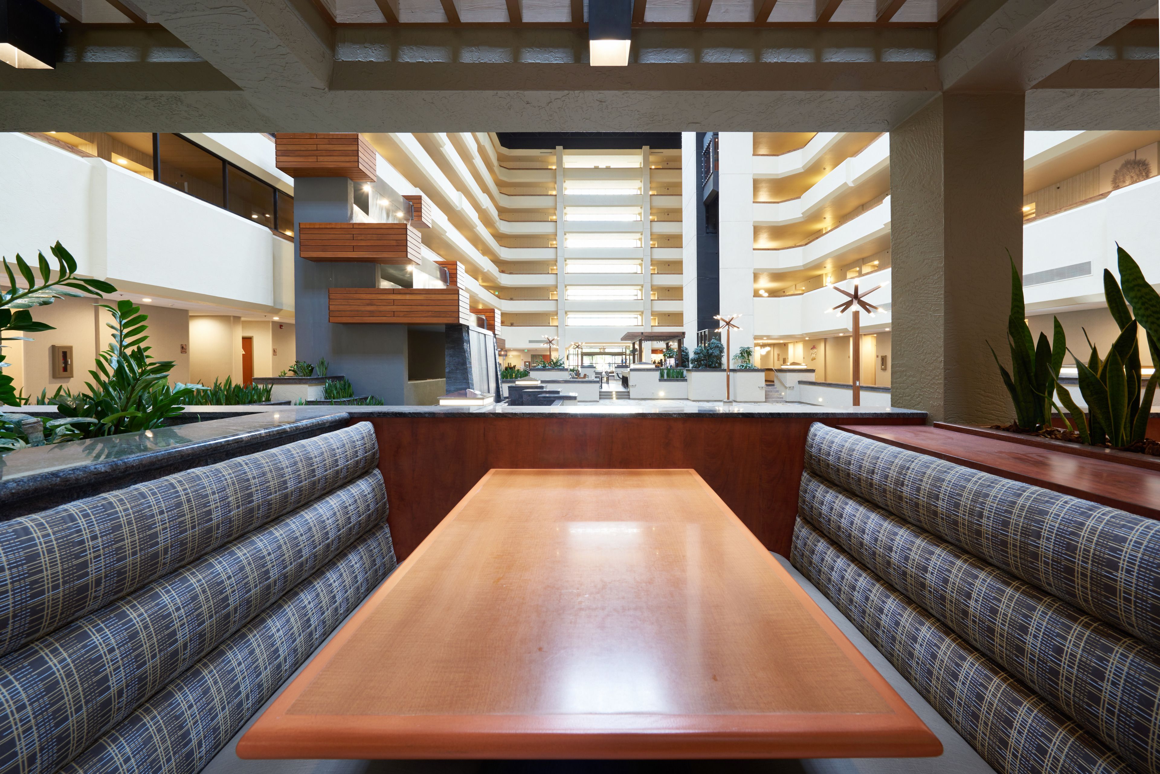 2 restaurants, breakfast served