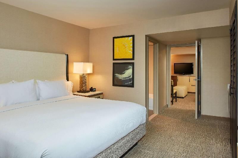 Premium bedding, in-room safe, blackout drapes, iron/ironing board
