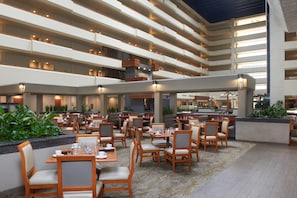 2 restaurants, breakfast served