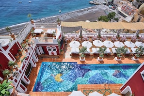 Seasonal outdoor pool, pool loungers