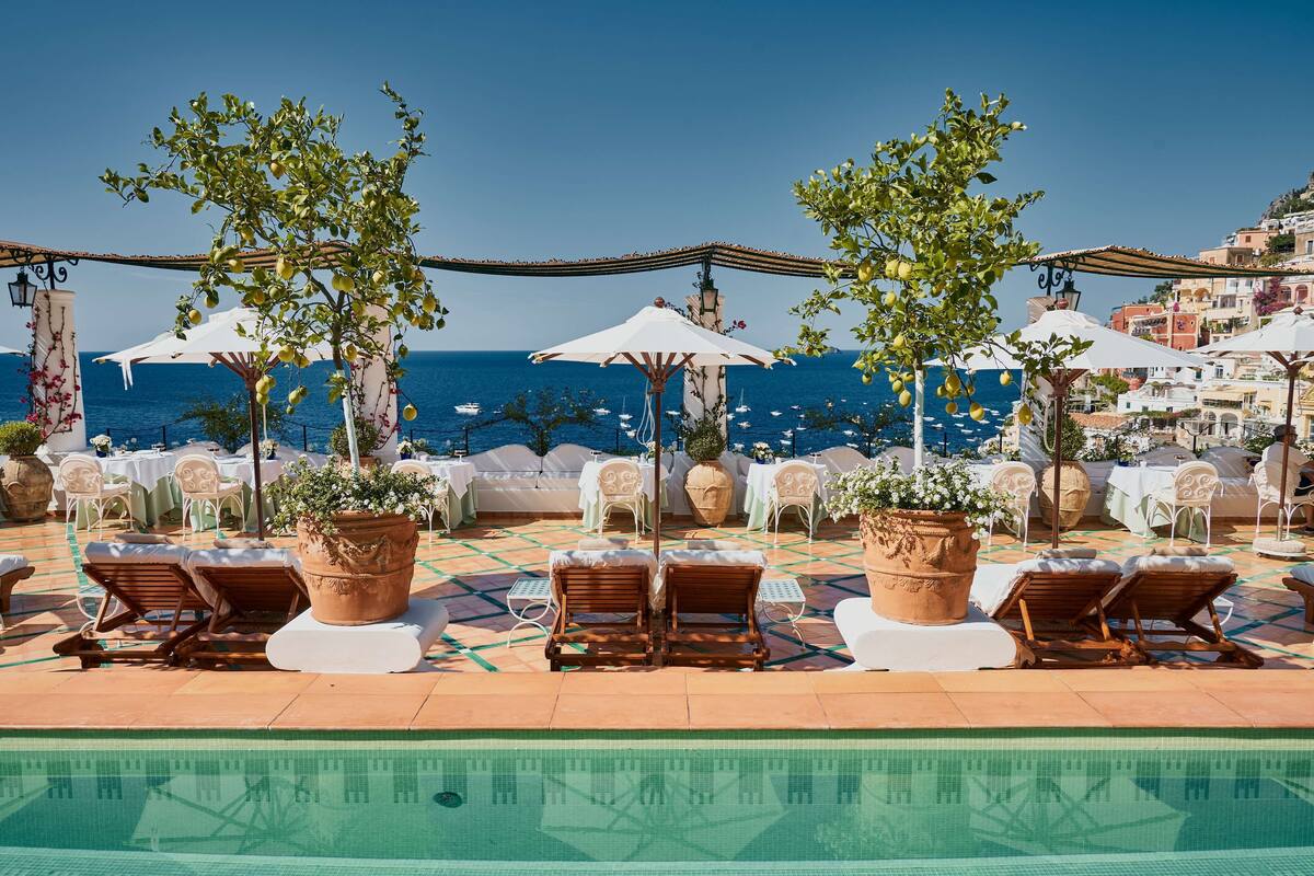 seasonal outdoor pool, pool loungers