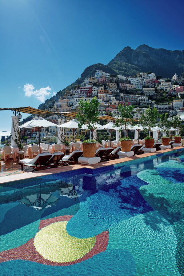 Seasonal outdoor pool, sun loungers