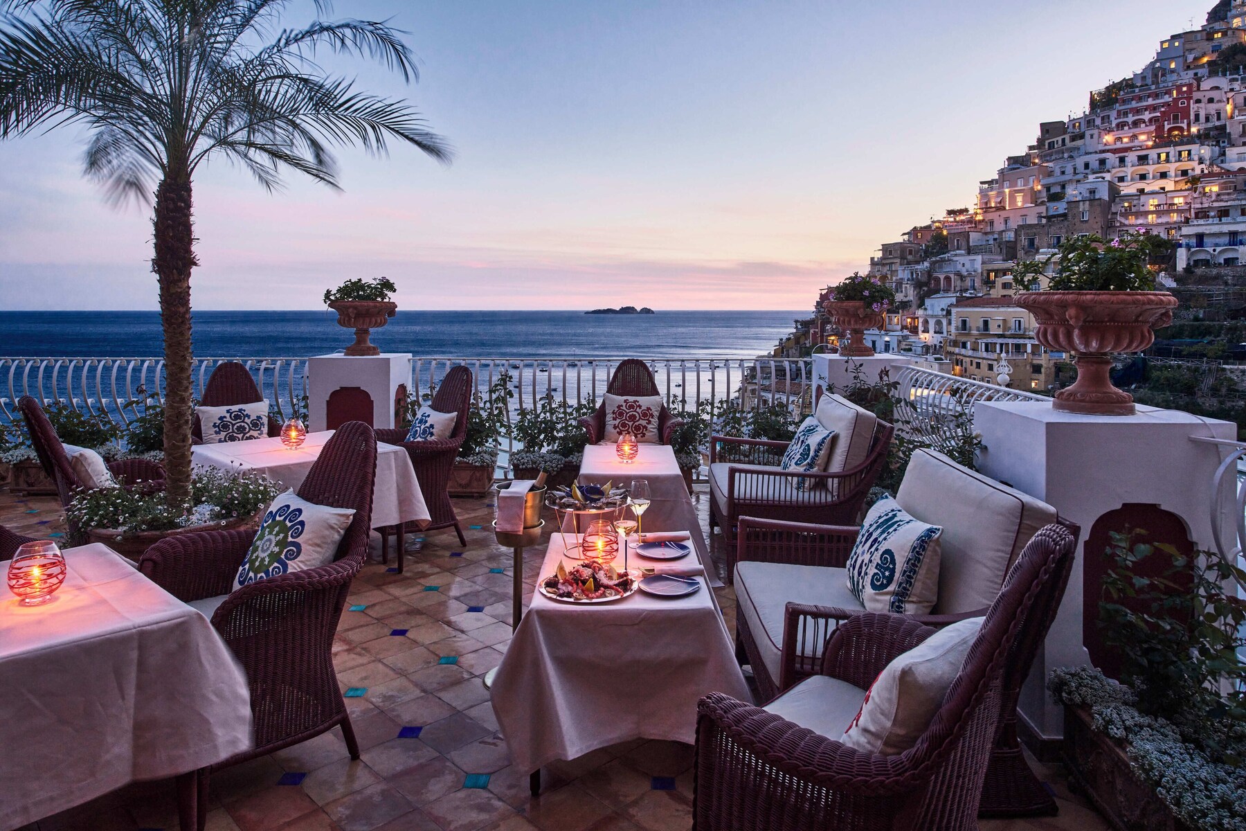 Champagne bar, alfresco dining