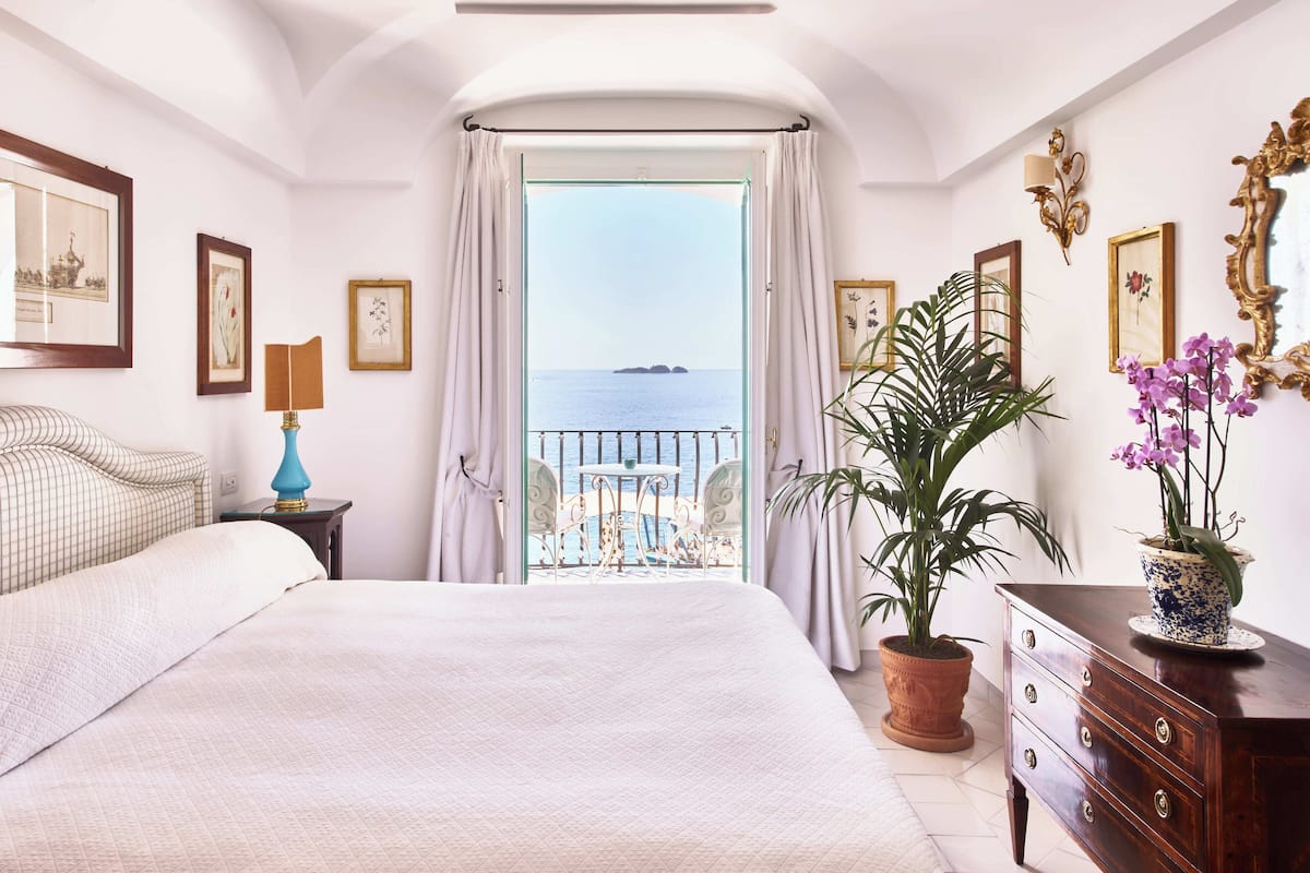 Classic Room, Sea View | Frette Italian sheets, hypo-allergenic bedding, pillow-top beds, minibar