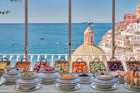 Free daily cooked-to-order breakfast. Le Sirenuse