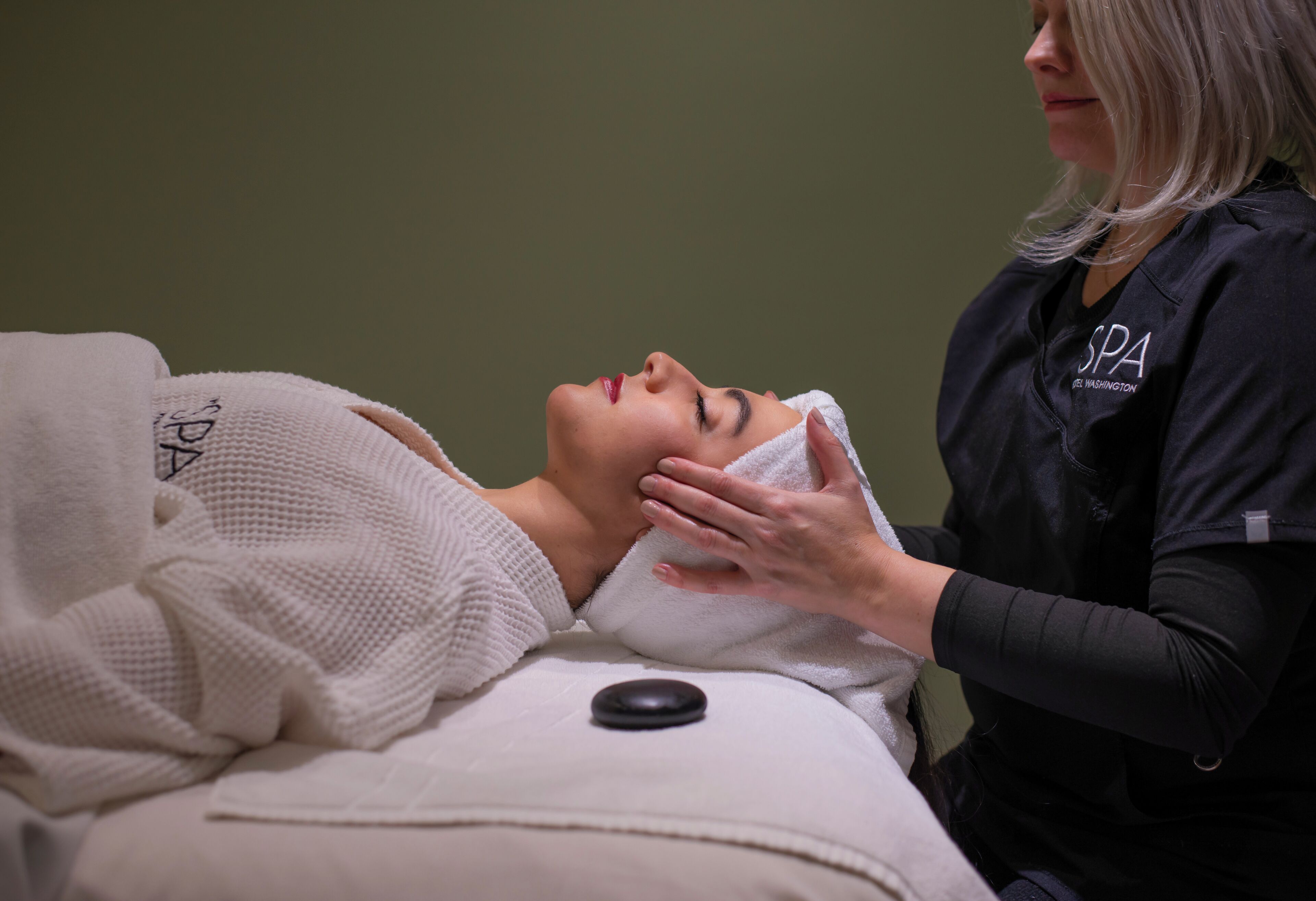 Couples treatment rooms, body treatments, aromatherapy