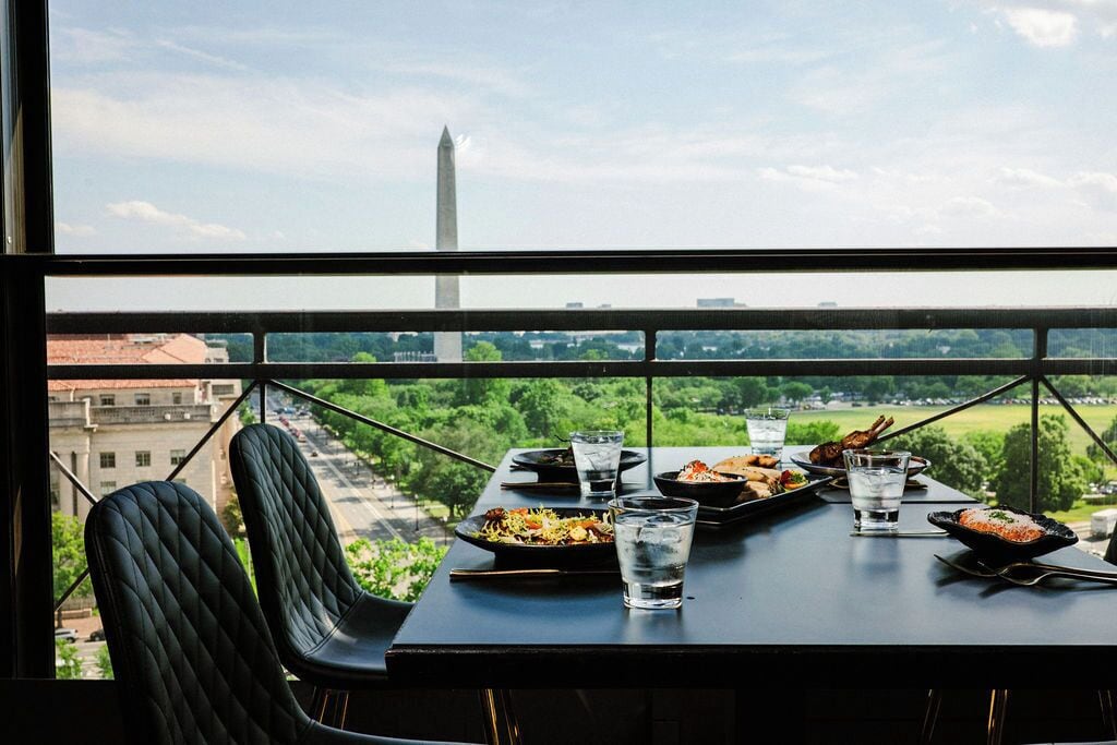 2 restaurantes; se sirve almuerzo, cena y brunch